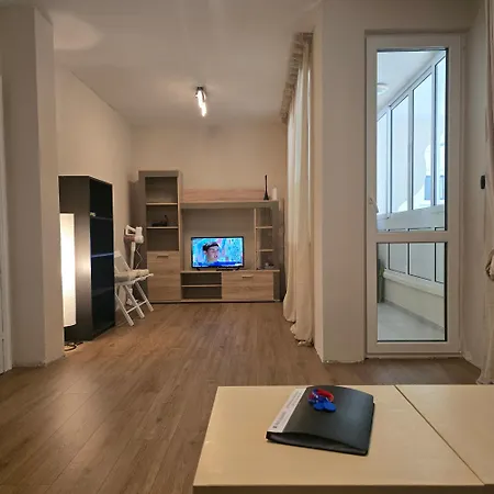 Red Square - Apartment Warna