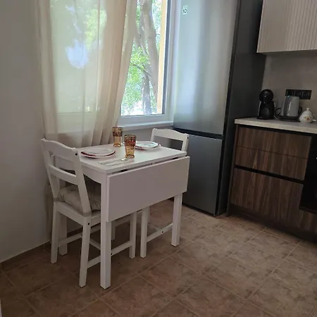 Red Square - Apartment Warna